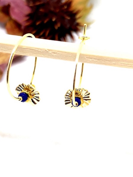 https://www.margauxcoquelicot.fr/shop/Boucles-d-oreilles-creoles-ecrous-fleurs-bleu-Oh-la-la-_p900.html